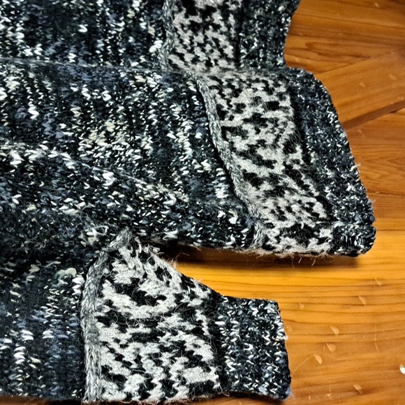 Susann D sweater L heavy ptp 22" length 28.5 - Picture 7 of 8